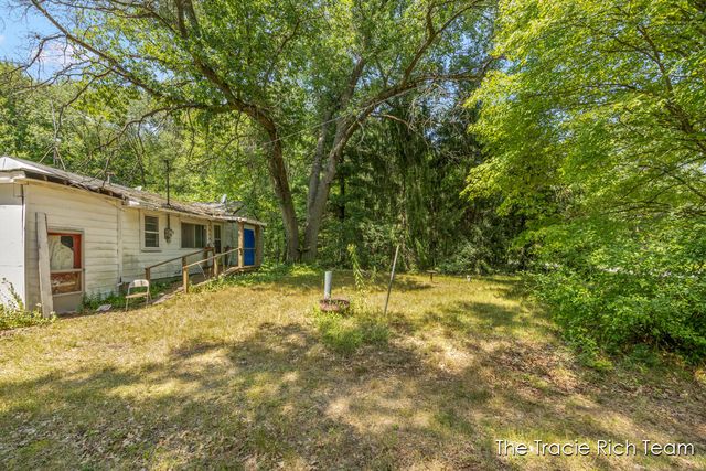 10603 Paw Paw Avenue, Grant Twp, MI 49327