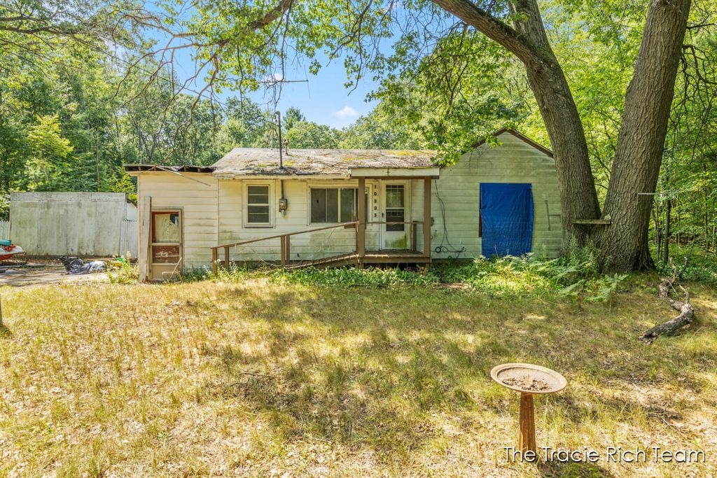 10603 Paw Paw Avenue, Grant Twp, MI 49327
