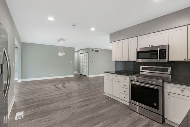 595 Aberdeen Street, Hoffman Estates, IL 60169