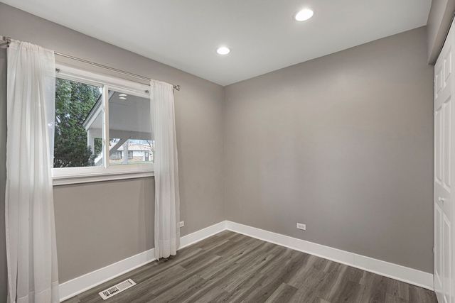 595 Aberdeen Street, Hoffman Estates, IL 60169