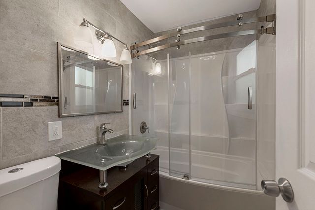 595 Aberdeen Street, Hoffman Estates, IL 60169