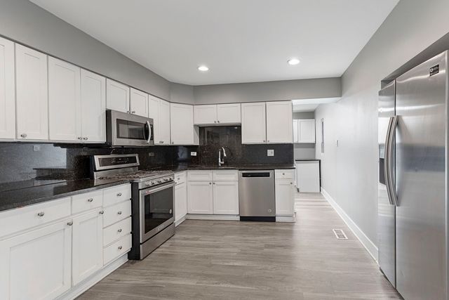 595 Aberdeen Street, Hoffman Estates, IL 60169