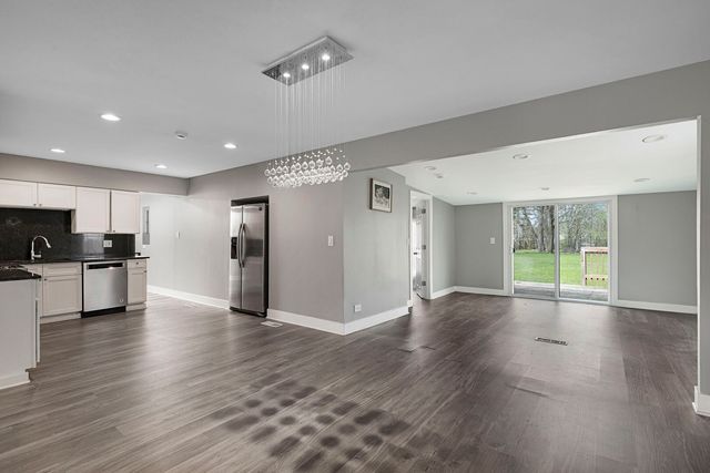 595 Aberdeen Street, Hoffman Estates, IL 60169