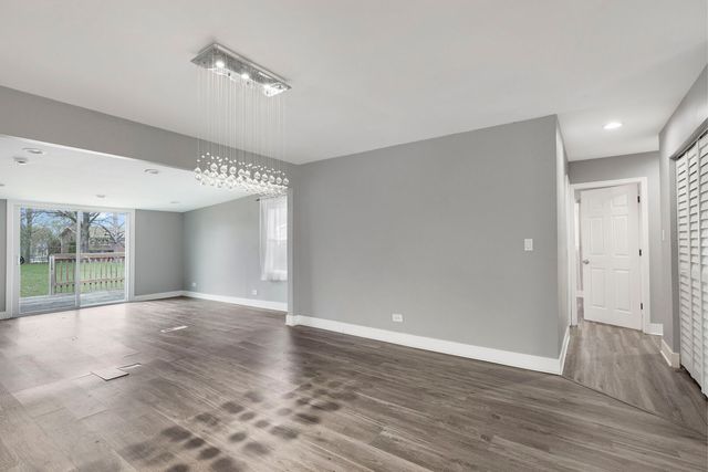 595 Aberdeen Street, Hoffman Estates, IL 60169