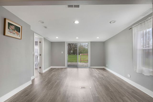 595 Aberdeen Street, Hoffman Estates, IL 60169