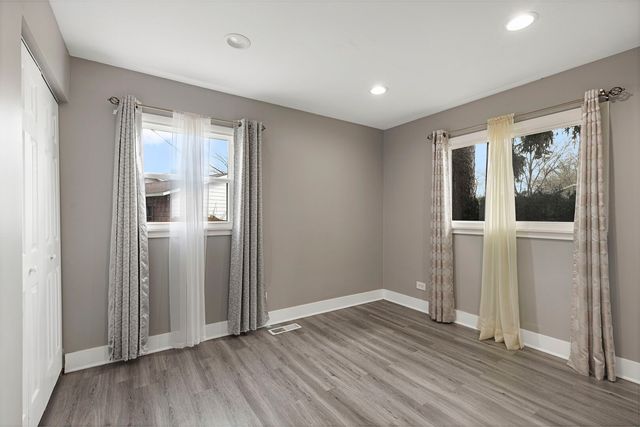 595 Aberdeen Street, Hoffman Estates, IL 60169