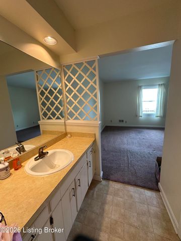 2707 Langdon Dr, Louisville, KY 40241