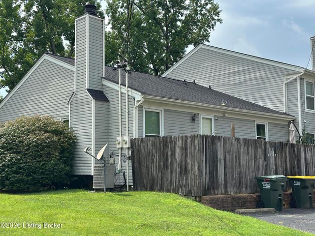 2707 Langdon Dr, Louisville, KY 40241