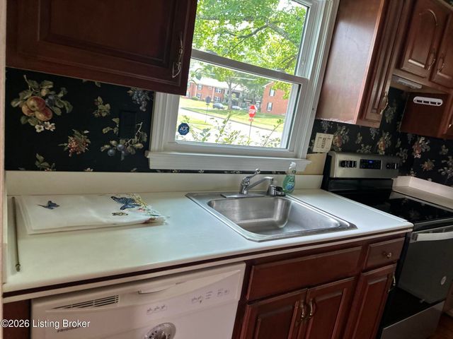 2707 Langdon Dr, Louisville, KY 40241