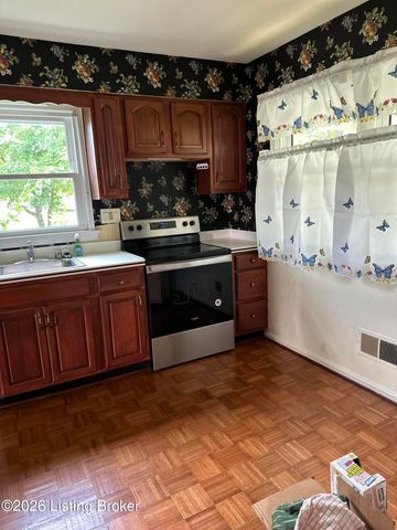 2707 Langdon Dr, Louisville, KY 40241