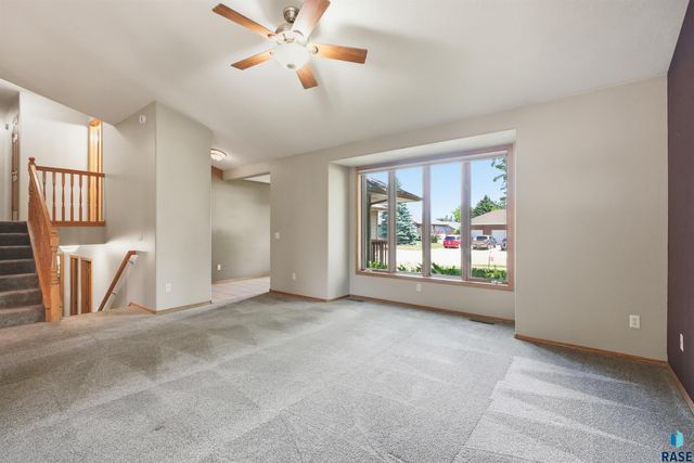 1805 S Lorne Ln Lane, Sioux Falls, SD 57106