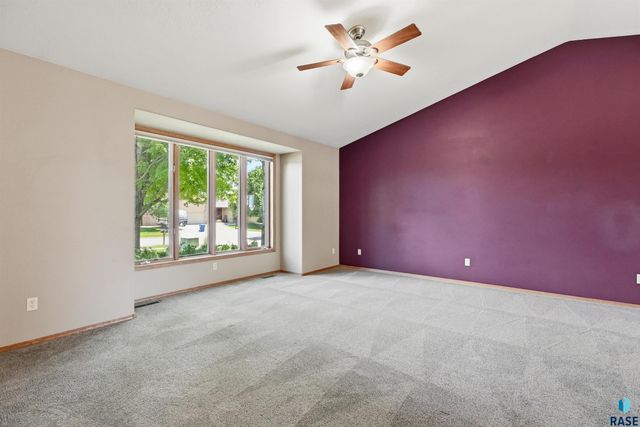 1805 S Lorne Ln Lane, Sioux Falls, SD 57106