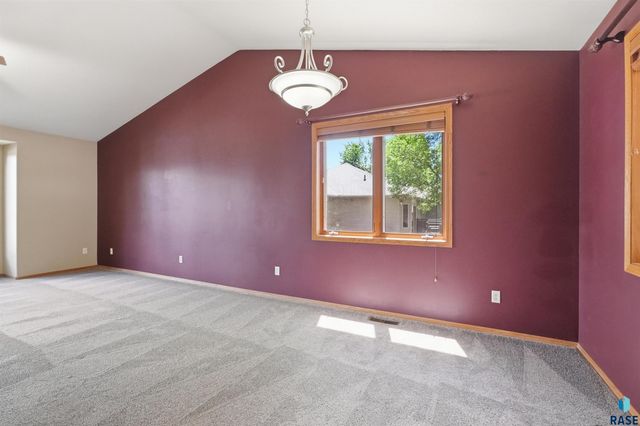 1805 S Lorne Ln Lane, Sioux Falls, SD 57106