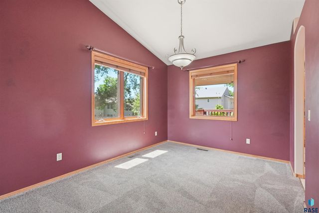 1805 S Lorne Ln Lane, Sioux Falls, SD 57106