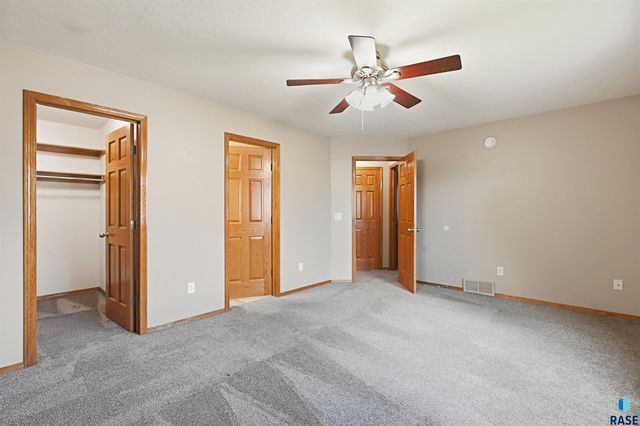 1805 S Lorne Ln Lane, Sioux Falls, SD 57106