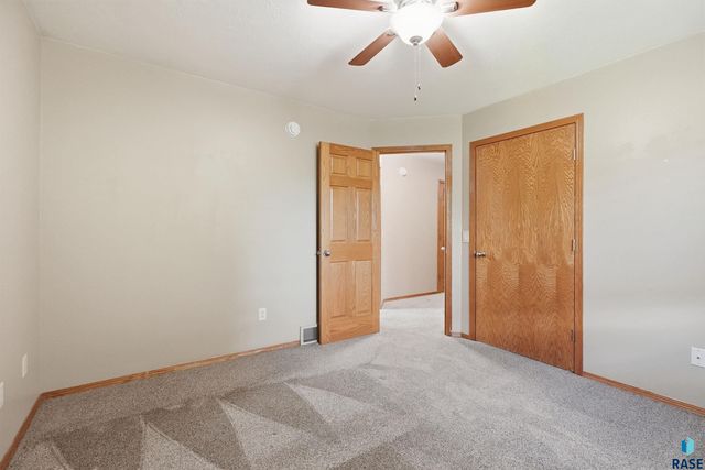 1805 S Lorne Ln Lane, Sioux Falls, SD 57106