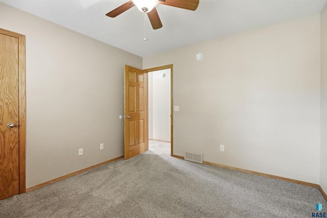 1805 S Lorne Ln Lane, Sioux Falls, SD 57106