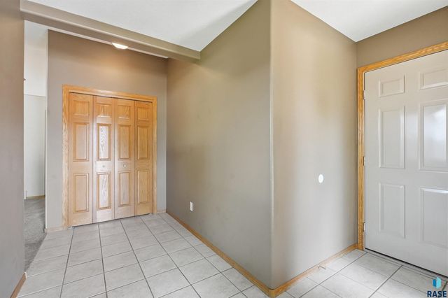 1805 S Lorne Ln Lane, Sioux Falls, SD 57106