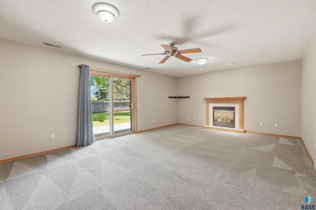1805 S Lorne Ln Lane, Sioux Falls, SD 57106