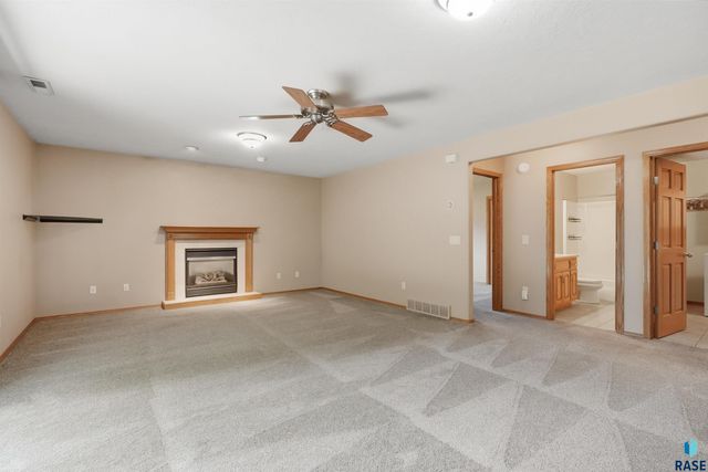 1805 S Lorne Ln Lane, Sioux Falls, SD 57106