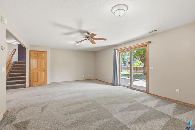 1805 S Lorne Ln Lane, Sioux Falls, SD 57106