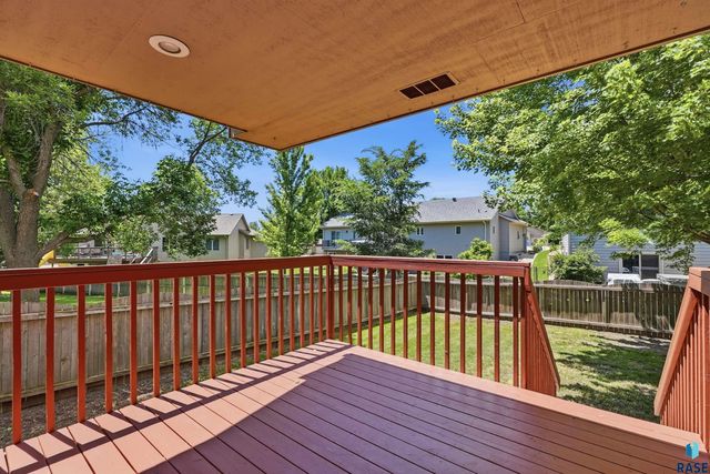 1805 S Lorne Ln Lane, Sioux Falls, SD 57106