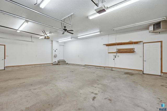 1805 S Lorne Ln Lane, Sioux Falls, SD 57106