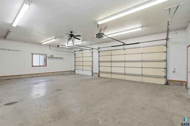1805 S Lorne Ln Lane, Sioux Falls, SD 57106