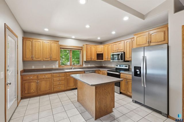 1805 S Lorne Ln Lane, Sioux Falls, SD 57106