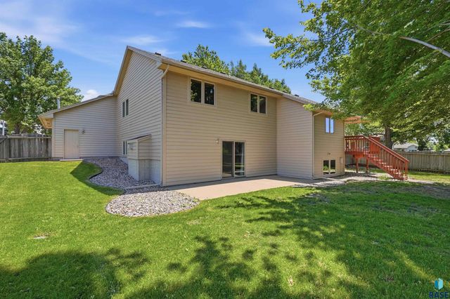 1805 S Lorne Ln Lane, Sioux Falls, SD 57106