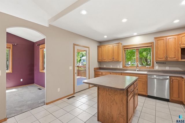 1805 S Lorne Ln Lane, Sioux Falls, SD 57106