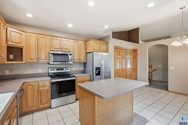 1805 S Lorne Ln Lane, Sioux Falls, SD 57106