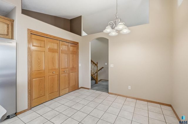 1805 S Lorne Ln Lane, Sioux Falls, SD 57106