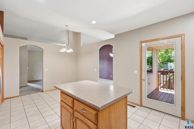 1805 S Lorne Ln Lane, Sioux Falls, SD 57106