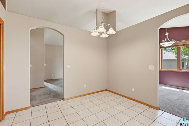1805 S Lorne Ln Lane, Sioux Falls, SD 57106