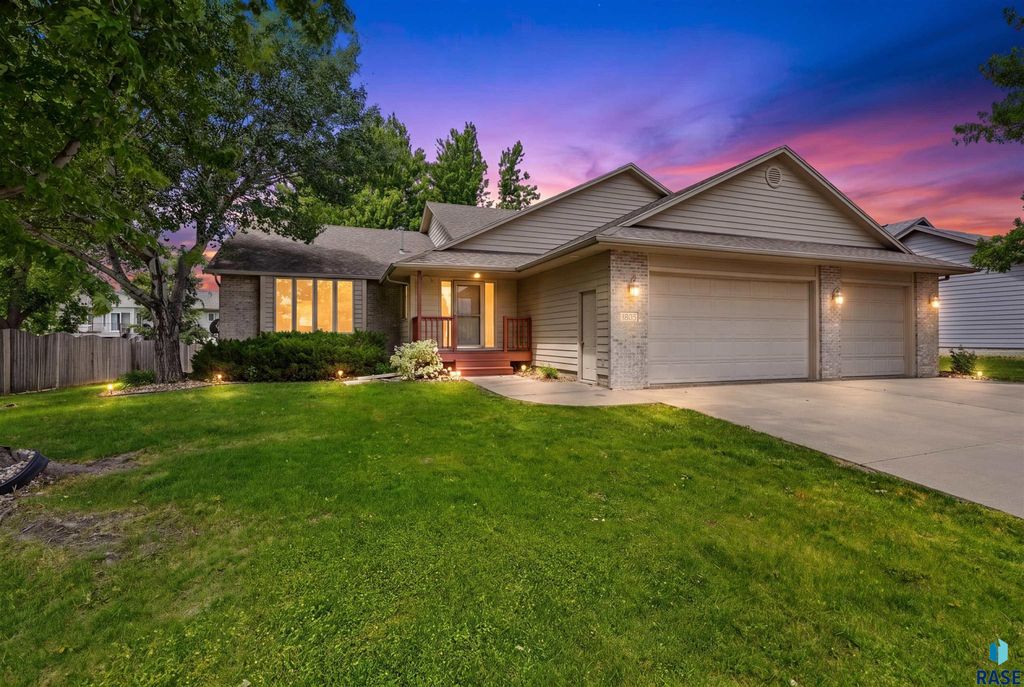 1805 S Lorne Ln Lane, Sioux Falls, SD 57106
