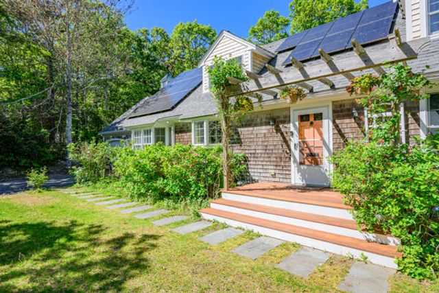 27 Two Ponds Road, Falmouth, MA 02540