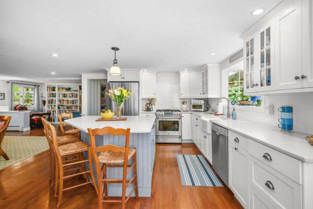 27 Two Ponds Road, Falmouth, MA 02540
