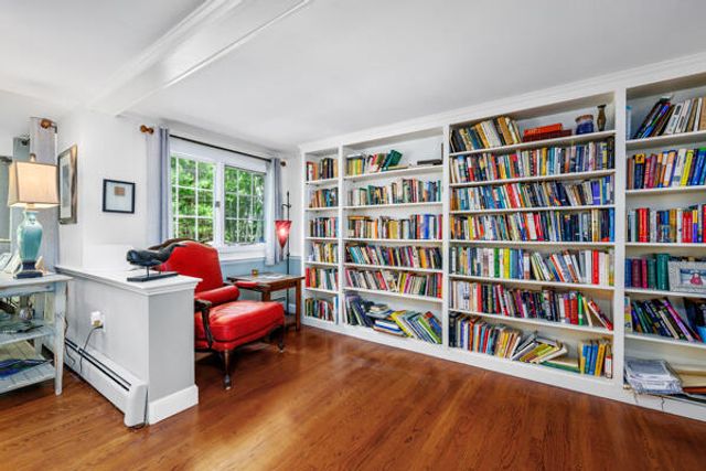 27 Two Ponds Road, Falmouth, MA 02540