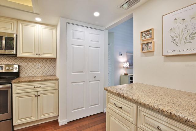 1411 57TH STREET W 1411, Bradenton, FL 34209