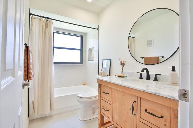 1411 57TH STREET W 1411, Bradenton, FL 34209