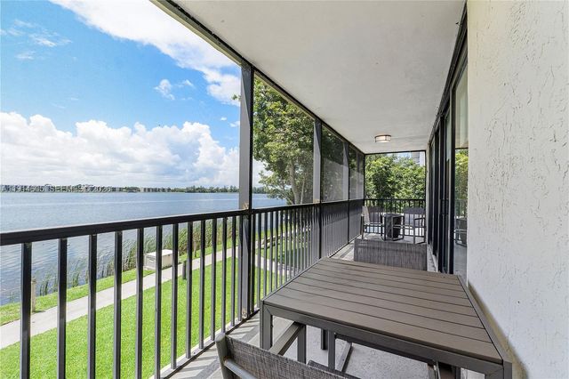 105 Lake Emerald Drive 216, Oakland Park, FL 33309
