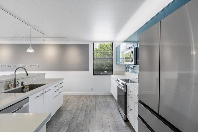 105 Lake Emerald Drive 216, Oakland Park, FL 33309