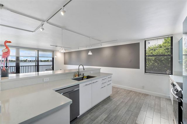 105 Lake Emerald Drive 216, Oakland Park, FL 33309