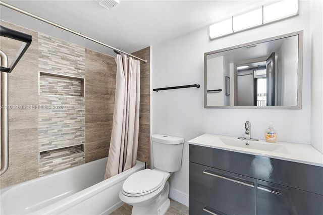 105 Lake Emerald Drive 216, Oakland Park, FL 33309