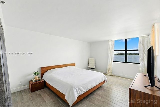105 Lake Emerald Drive 216, Oakland Park, FL 33309