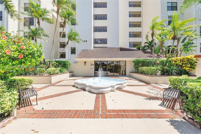 105 Lake Emerald Drive 216, Oakland Park, FL 33309