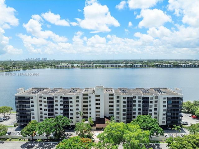 105 Lake Emerald Drive 216, Oakland Park, FL 33309