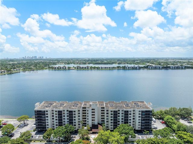 105 Lake Emerald Drive 216, Oakland Park, FL 33309
