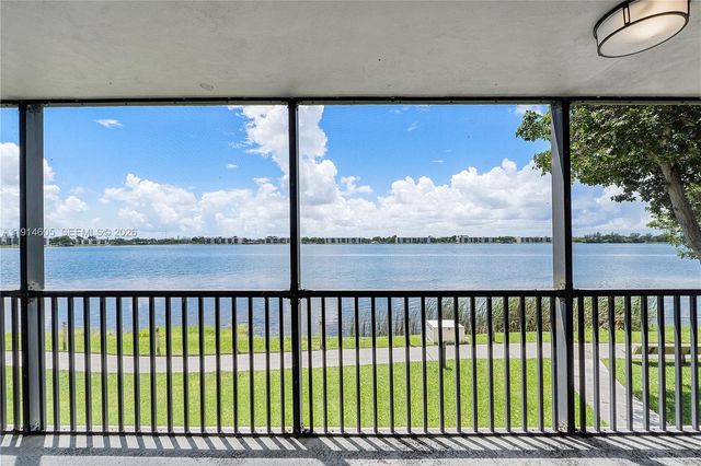 105 Lake Emerald Drive 216, Oakland Park, FL 33309
